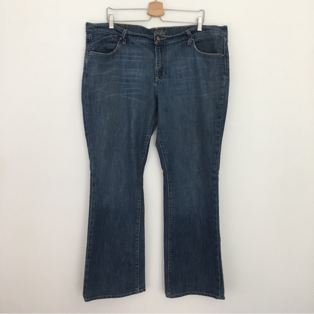 Old Navy The Flirt Medium Blue Wash Mid Rise Bootcut Women's Jeans